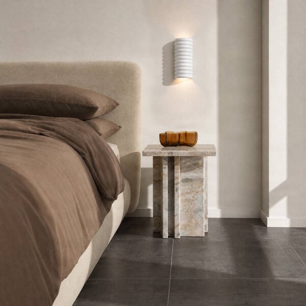 Lucande LED nástěnné světlo Riff, bílé, keramika, výška 25 cm, stmívatelný, Bílá / opál, Chodba, Keramika, Design