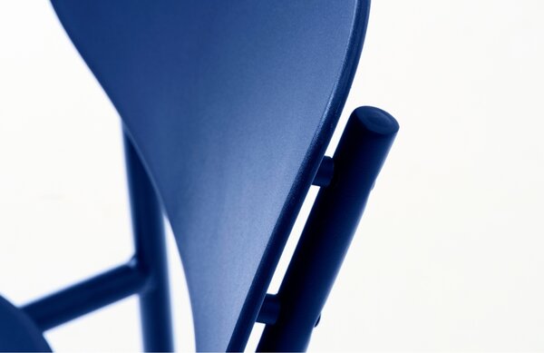 Unique Furniture Modrá plastová jídelní židle Kirkland