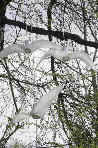 Designové venkovní závěsné svítidlo Brokis Night Birds PC1111, IP54 Povrch Montury: Stříbrný elox, Barva skla: Šedá kouřová - masiv, Povrch baldachýnu: kov - černý matný komaxit