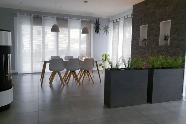 Květináč ELEMENTO, sklolaminát, šířka 88 cm, šedá řádky