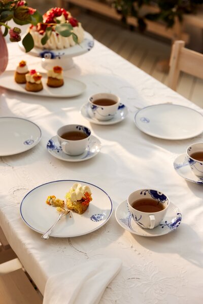 Porcelánový šálek s podšálkem Blue Fluted Mega 280 ml