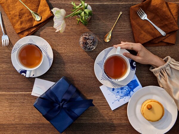 Porcelánový šálek s podšálkem Blue Fluted Mega 280 ml