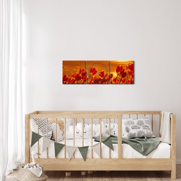Obraz rozkvetlého lánu s tulipány (s hodinami) (90x30 cm)