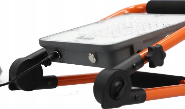 LED Nabíjecí reflektor se stojanem LED/30W/3,2V 4500K 5000 mAh IP65 oranžová
