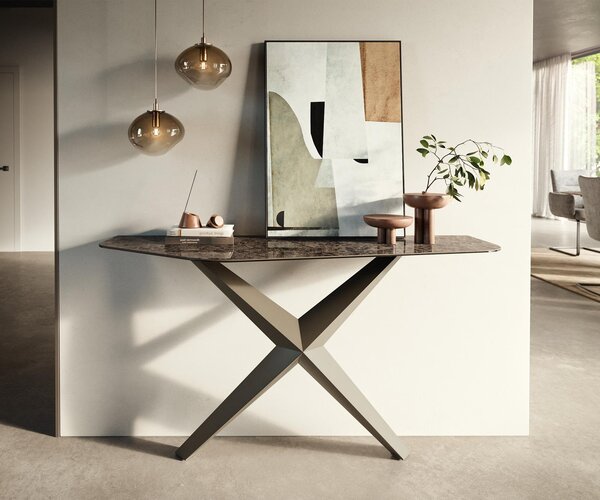 DELIFE Konzolový stůl Edge polygonální 140×50 cm keramika Emperador Extra Lucidato tmavě hnědá Zentharo kov titanová barva