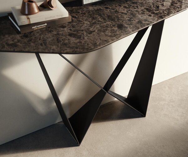 DELIFE Konzolový stůl Edge polygonální 140×50 cm keramika Emperador Extra Lucidato tmavě hnědá Spios kov černá