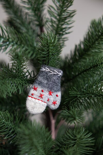 Storefactory Scandinavia Plstěná ozdoba Mittens - Grey SF668