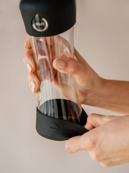 Skleněná lahev EQUA Active Black 550 ml