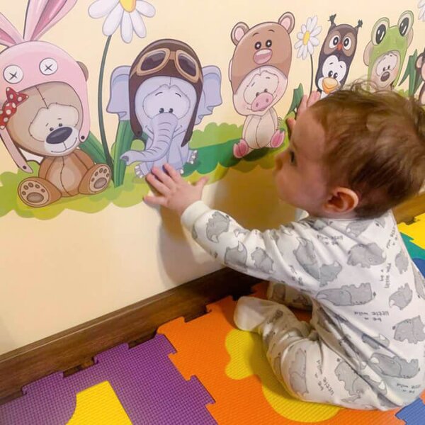 INSPIO-textilní přelepitelná samolepka - Dětské samolepky na zeď - Kamarádi na louce