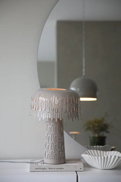 MARKSLOJD Markslöjd stolní lampa Verbera šedá