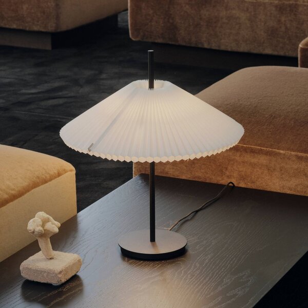New Works LED stolní lampa Nebra, černá/bílá, 45 cm, textil, Černá, Obývací pokoj / jídelna, kov, Design