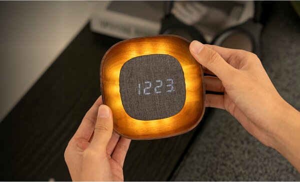Digitální budík Lumos Walnut – Gingko
