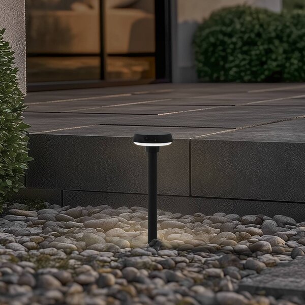 Lindby Solární LED svítidlo na zem Brinca, černé, PC, senzor, Černá, Plast, Moderní