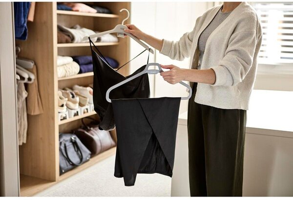 Plastová ramínka v sadě 2 ks Orderly – Joseph Joseph