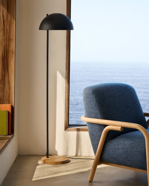 Černá/v přírodní barvě stojací lampa s kovovým stínidlem (výška 150 cm) Catlar – Kave Home