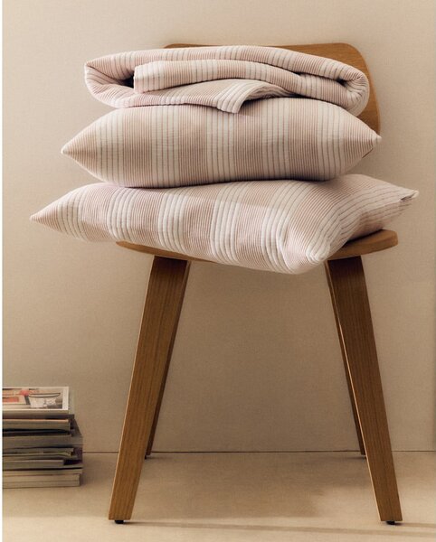 Červený/bílý bavlněný prošívaný přehoz 240x260 cm Macie – Kave Home