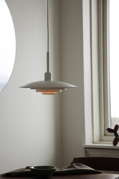 Bílé závěsné svítidlo s kovovým stínidlem ø 35 cm Piny – Markslöjd