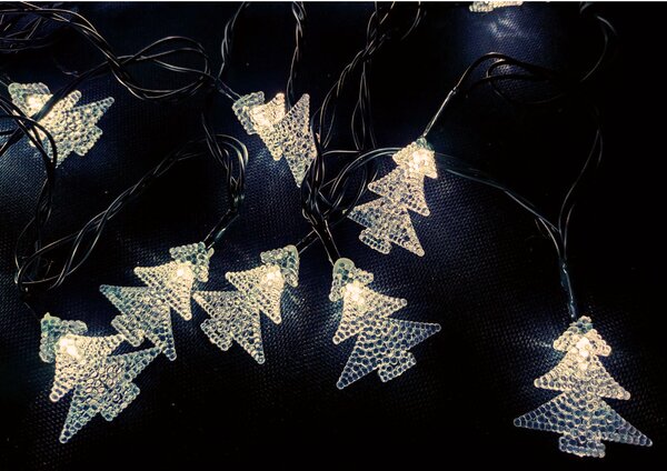 Vnitřní vánoční řetěz s LED diodami ve tvaru vánočních stromečků - teplá bílá, zelený kabel, 6m, 50 LED