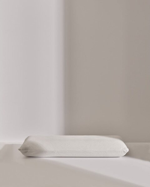 Anatomický polštář s výplní z paměťové pěny 33x70 cm Sasa – Kave Home
