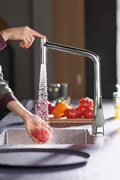 Hansgrohe Metris M71 kuchyňská páková baterie 320, vytahovatelná sprška, 2jet, sBox, chrom 73801000
