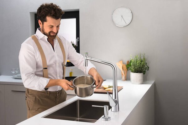 Hansgrohe Metris Select M71 kuchyňská páková baterie 320, vytahovatelná sprška, 2jet, sBox, vzhled nerezu 73816800