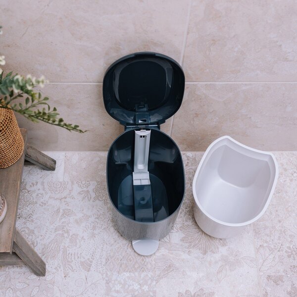 Tmavě šedý nášlapný plastový odpadkový koš 3,5 l – Addis