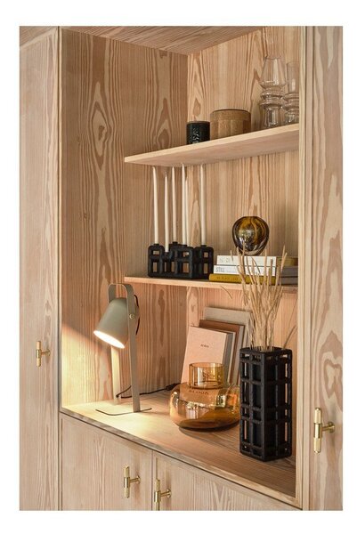 Černá ručně vyrobená váza z polyresinu (výška 30 cm) Lyst – Villa Collection