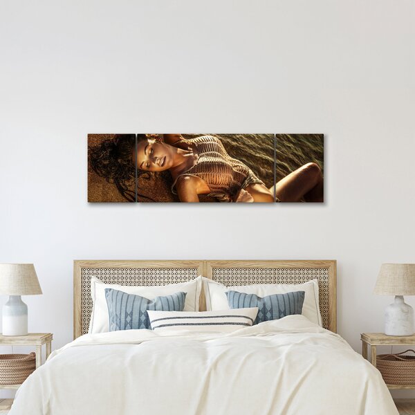 Obraz ženy ležící na pláži (170x50 cm)