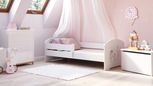 Dětská postel LUK 140 × 70 cm s ochrannou zábranou – motiv dívka s jednorožcem