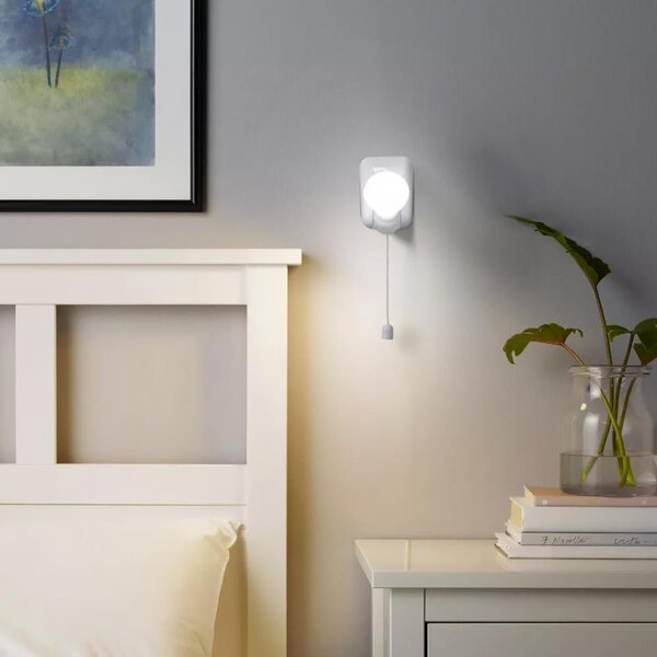 4Leaders Nástěnná LED lampička k posteli se šňůrkovým vypínačem bílá 8×5×5,5 cm