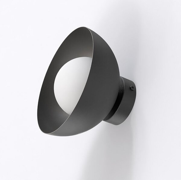 Nástěnné svítidlo BIBI K1 – černé, bílé sklo, 1× G9, šířka 18 cm