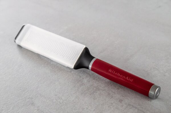 Struhadlo jemné KitchenAid CORE LINE Královská červená KAG321OHERE