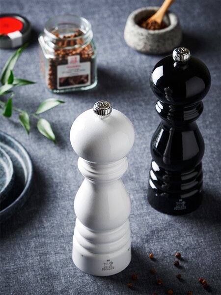 Mlýnek na pepř PEUGEOT PARIS 18 cm černý lesk 23706
