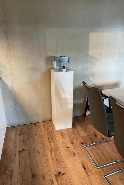 Podstavec PODEST, výška 100 cm, sklolaminát, bílý lesk