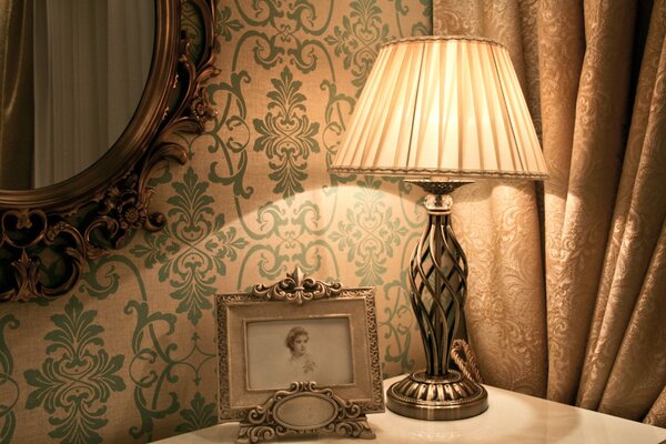 Maytoni Vintage stolní lampa GRACE, 40W, v. 56 cm, 1xE14 Barva: Bílá