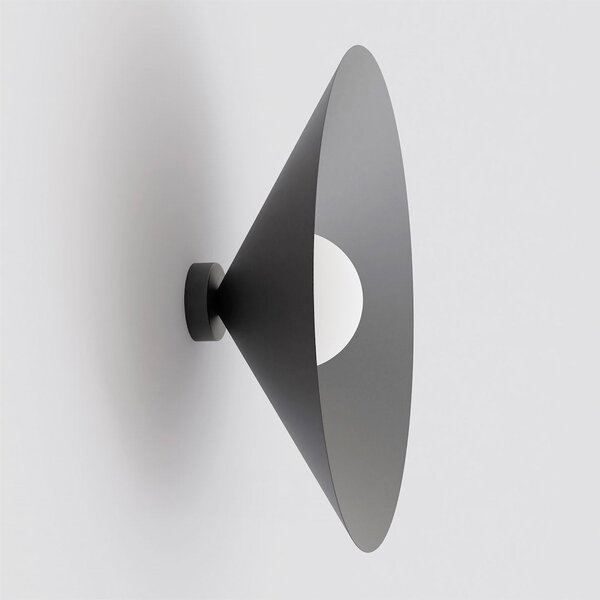 Nástěnné svítidlo MONO K1L – černé, opálové sklo, 1× E14, šířka 50 cm