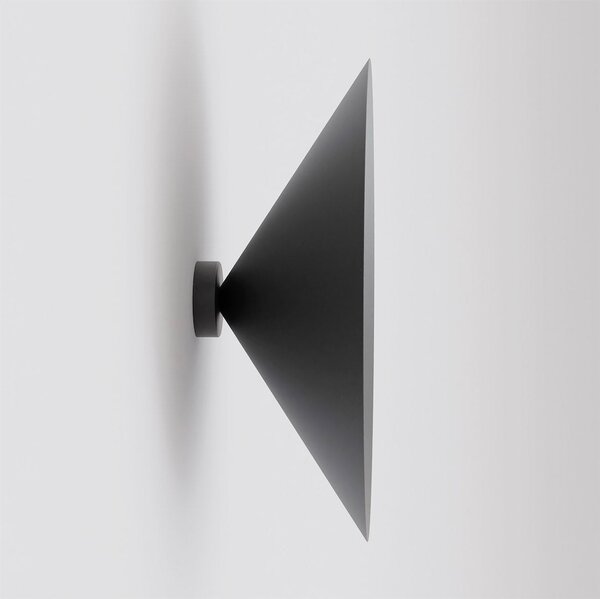 Nástěnné svítidlo MONO K1L – černé, opálové sklo, 1× E14, šířka 50 cm
