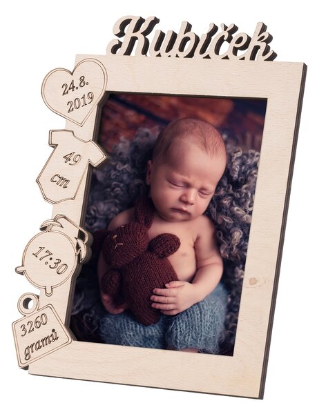 ČistéDřevo Dřevěný fotorámeček se jménem k narození dítěte 13 x 18 cm