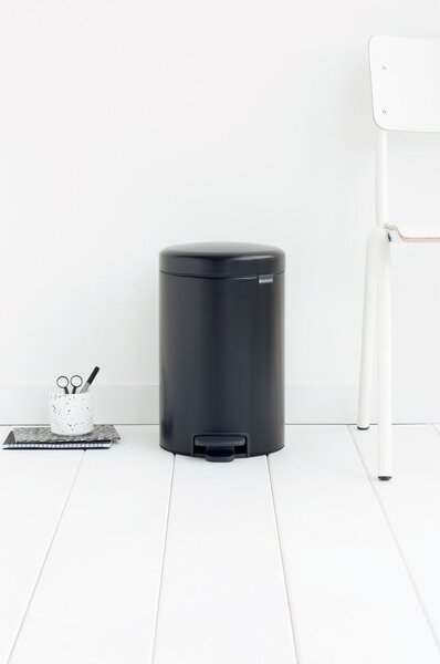 Matně černý nášlapný ocelový odpadkový koš 12 l NewIcon – Brabantia