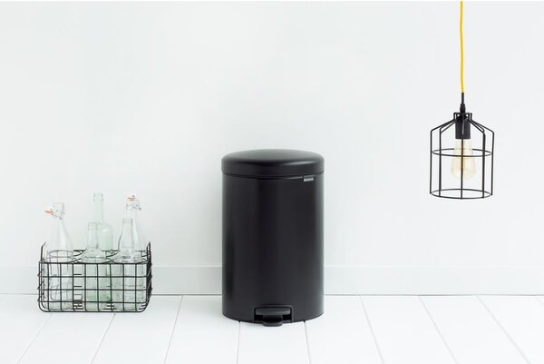 Matně černý nášlapný ocelový odpadkový koš 20 l NewIcon – Brabantia