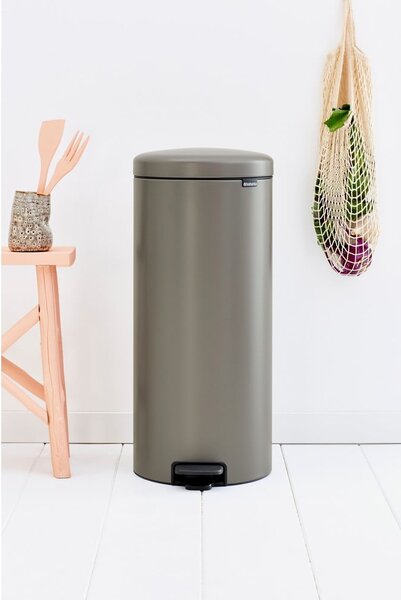 Šedý nášlapný ocelový odpadkový koš 30 l NewIcon – Brabantia