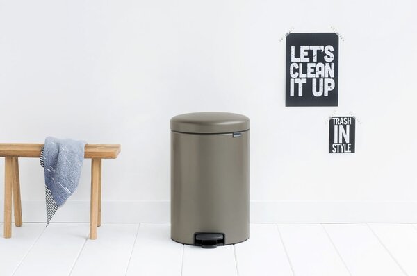 Šedý nášlapný ocelový odpadkový koš 20 l NewIcon – Brabantia