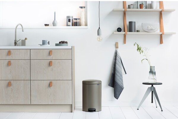 Šedý nášlapný ocelový odpadkový koš 20 l NewIcon – Brabantia