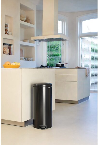 Matně černý nášlapný ocelový odpadkový koš 30 l NewIcon – Brabantia