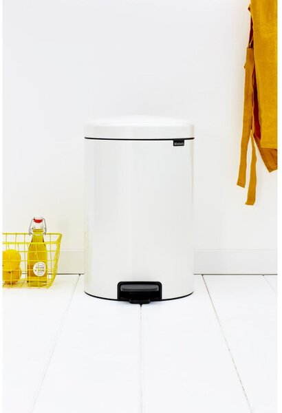Bílý nášlapný ocelový odpadkový koš 20 l NewIcon – Brabantia