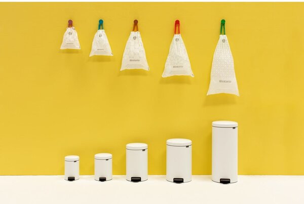 Bílý nášlapný ocelový odpadkový koš 30 l NewIcon – Brabantia