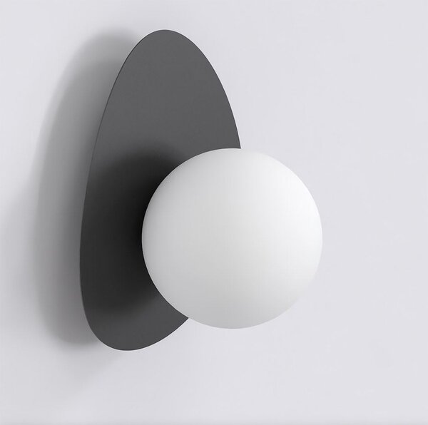 Nástěnné svítidlo OVO K1 – černé, bílé sklo, 1× G9, šířka 15 cm