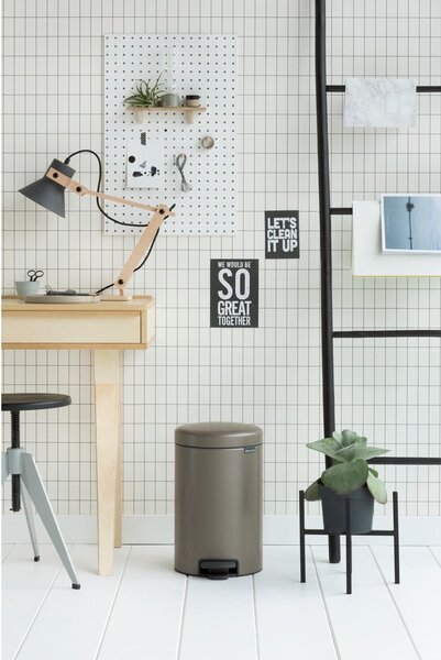 Šedý nášlapný ocelový odpadkový koš 12 l NewIcon – Brabantia