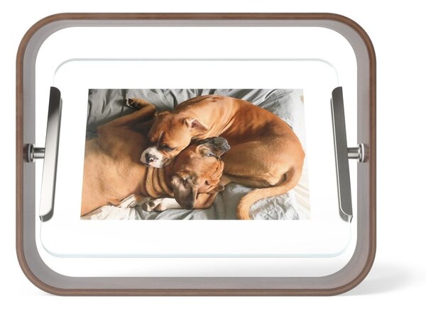 Tmavě hnědý dřevěný stojací rámeček 19x24 cm Bellwood – Umbra