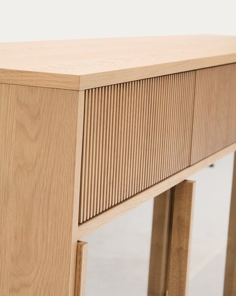 Vitrína v dekoru dubu s posuvnými dveřmi v přírodní barvě 200x80x40 cm Helvine – Kave Home
